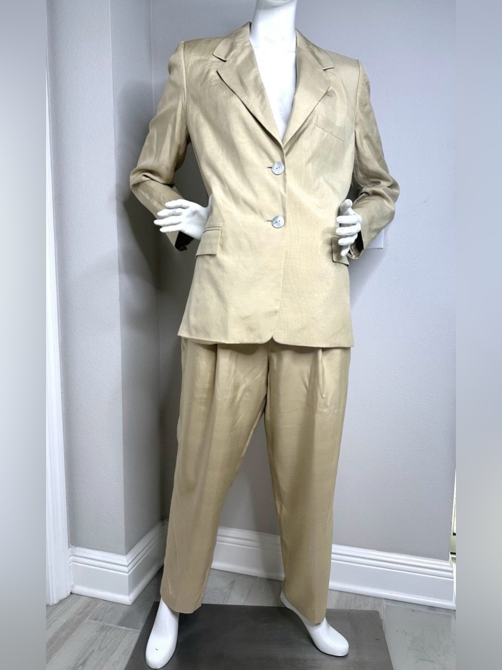 Ellen Tracy Linda Allard Beige Silk Suit 2Pc Blazer Pants Women 12-14 Petite Vtg